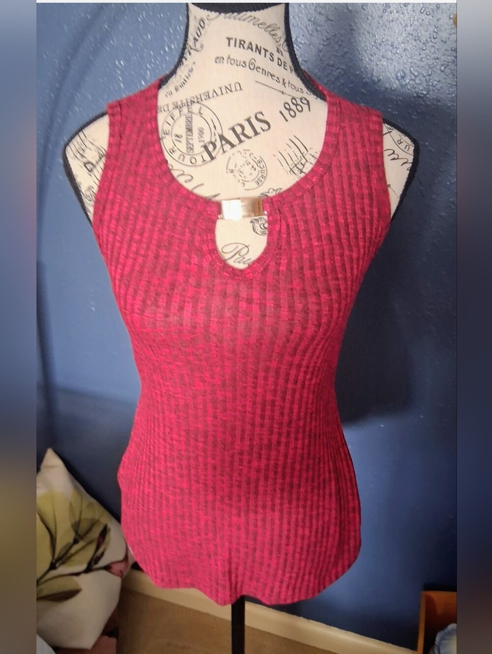 Sleeveless Ribbed Knit Keyhole Tank Top Red/Black XS